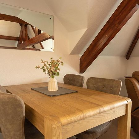 Stonyhurst Spacious Apartment, Great Location. 克利夫罗 外观 照片