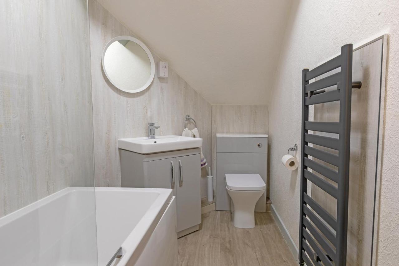 Stonyhurst Spacious Apartment, Great Location. 克利夫罗 外观 照片