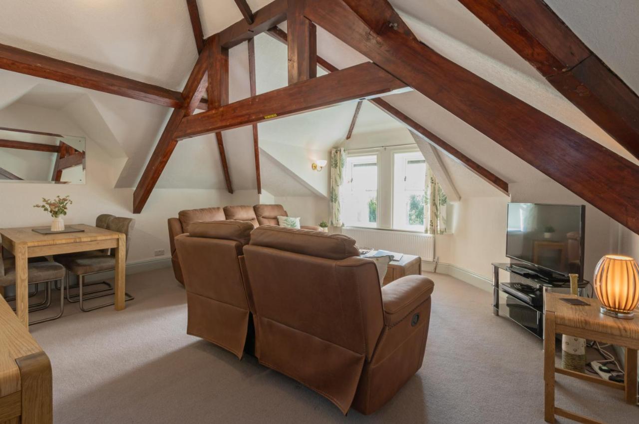 Stonyhurst Spacious Apartment, Great Location. 克利夫罗 外观 照片
