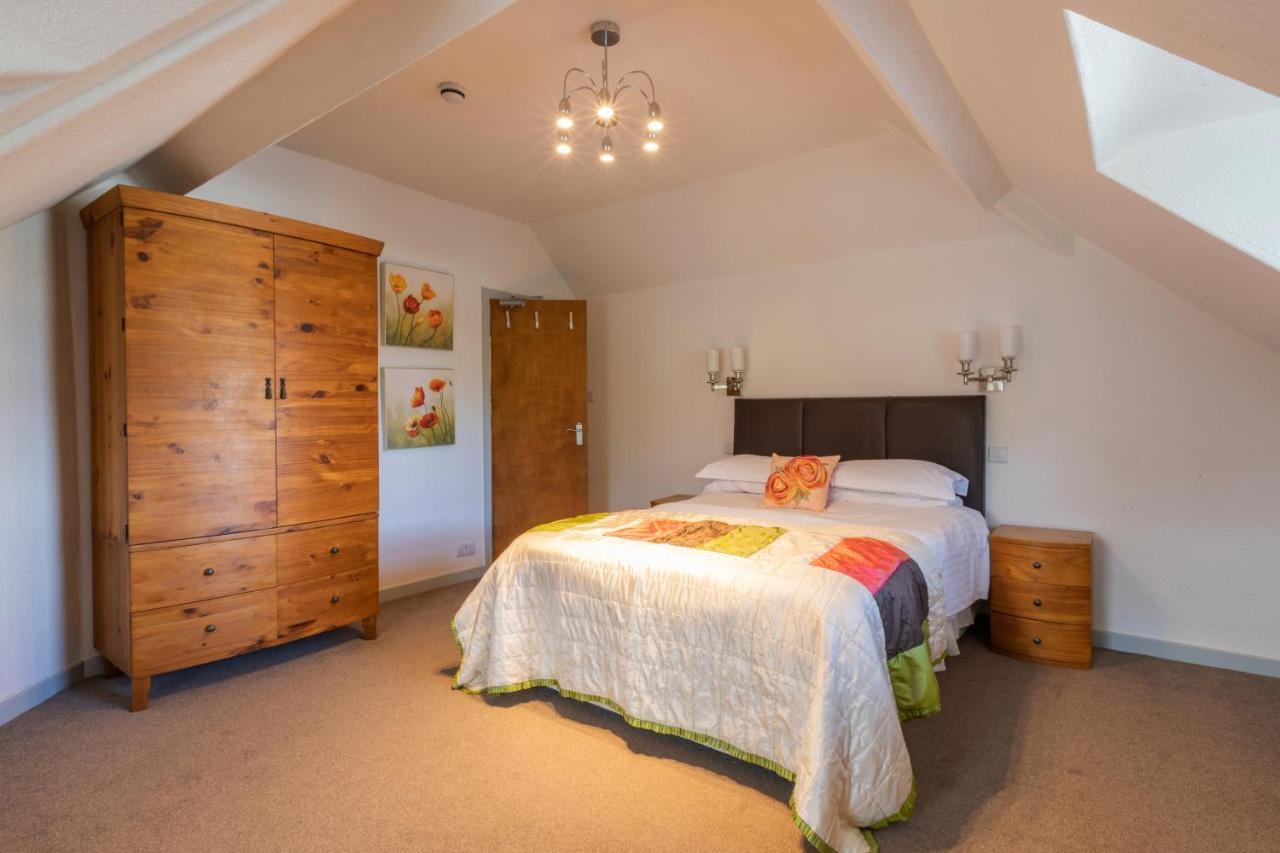 Stonyhurst Spacious Apartment, Great Location. 克利夫罗 外观 照片